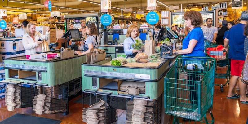 Las operaciones comerciales se llevan a cabo durante el año comercial.