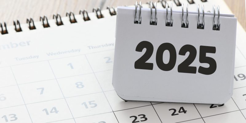 Almanaque mostrando los números que indican el año 2025