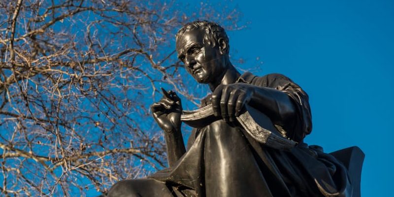 Estatua de Jean Jacques Rousseau.