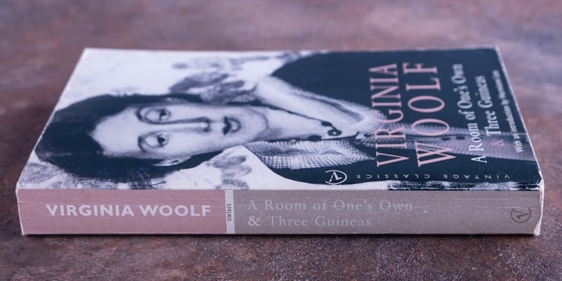 Libro de ensayos de Virginia Woolf.